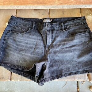 GUC - Torrid black faded denim shorts size 20